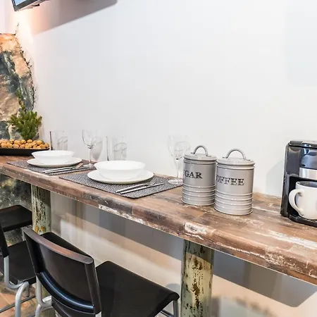 Graffitisuites#stone Apartment